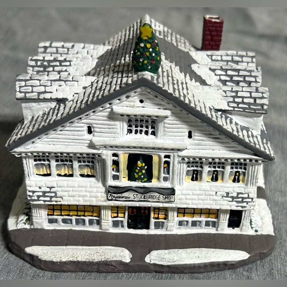 Premiere Issue Of  Rockwell’s Main Street By Rhodes Studio 1988 82121 Figurine